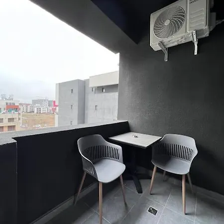 Lamera-building Cu Parcare Langa Plaja アパート